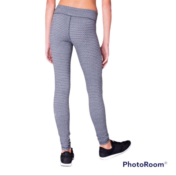 Ivivva Lululemon Gray & Black Rhythm Tights - Picture 3 of 10